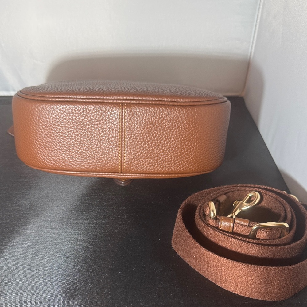 Coach Brown Leather Crossbody Bag with Gold Accents - Picture 4 of 7